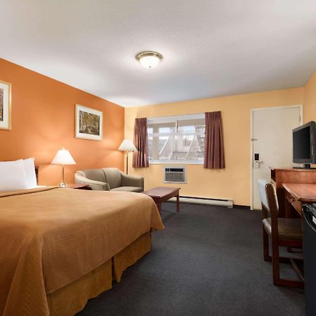 Travelodge By Wyndham Quesnel Bc Exterior foto