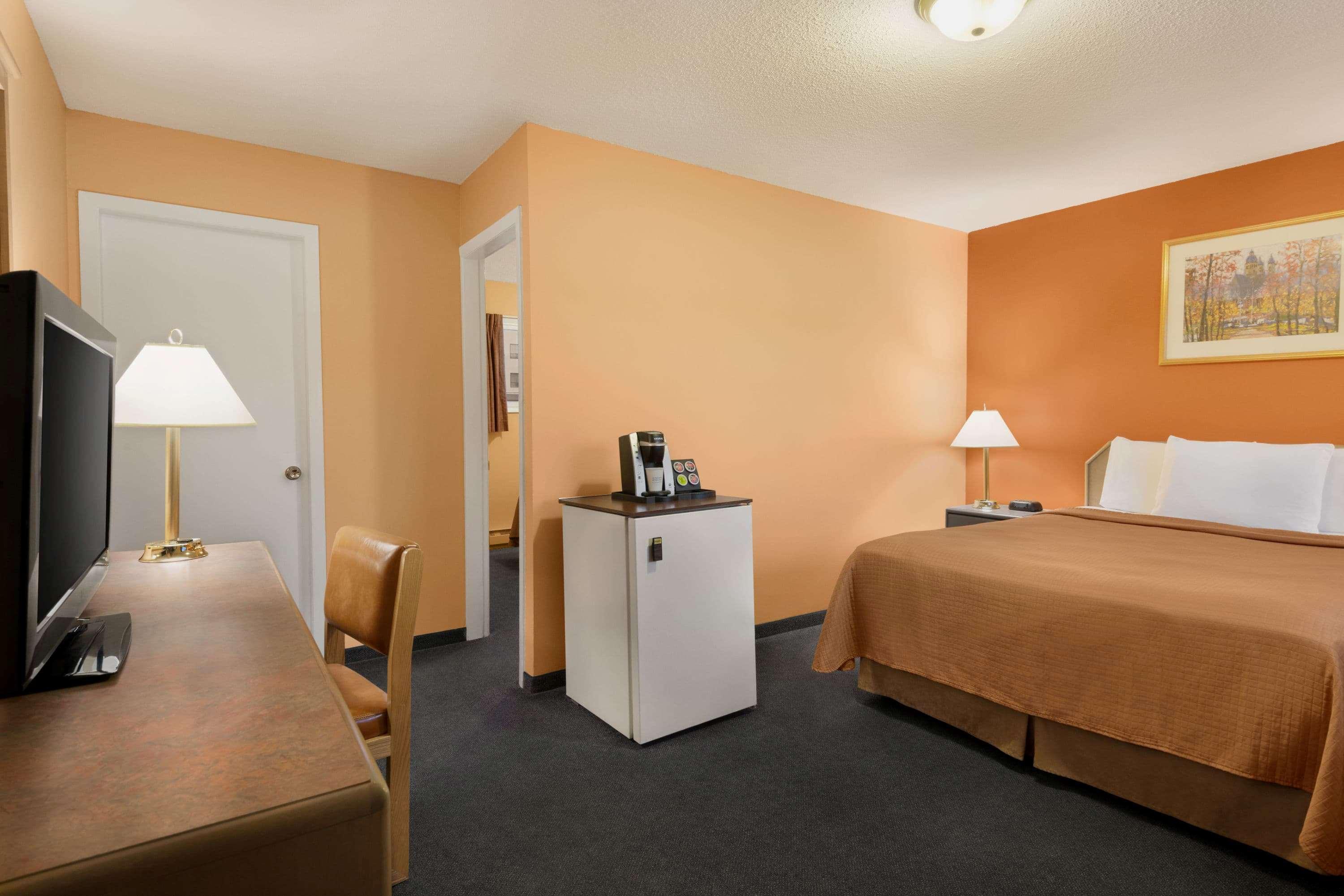 Travelodge By Wyndham Quesnel Bc Exterior foto